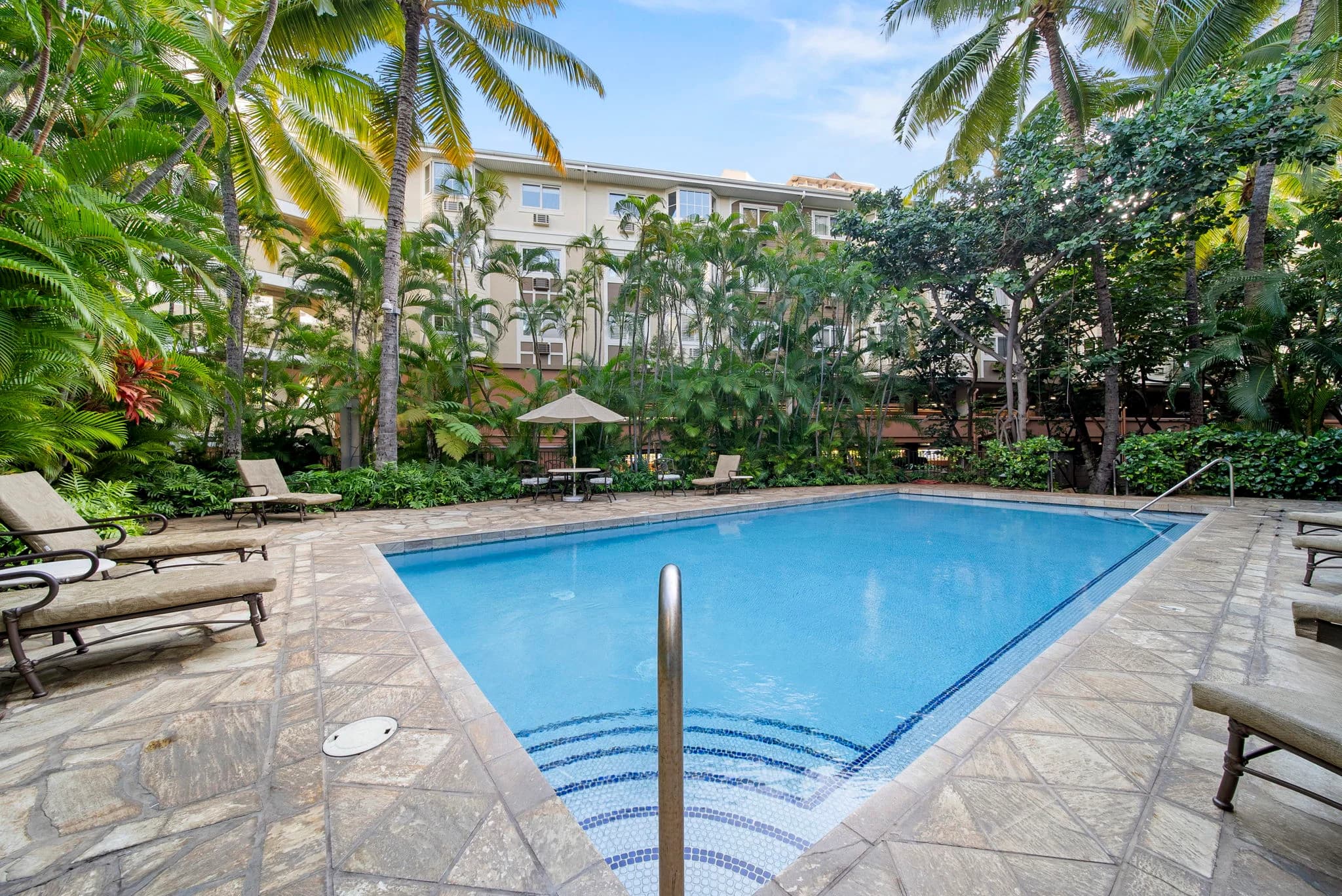 High-floor condominium with mountain views