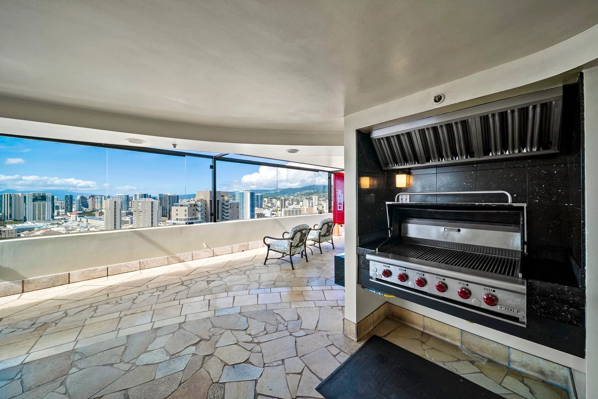 Convenient Waikiki location near Ala Moana Center