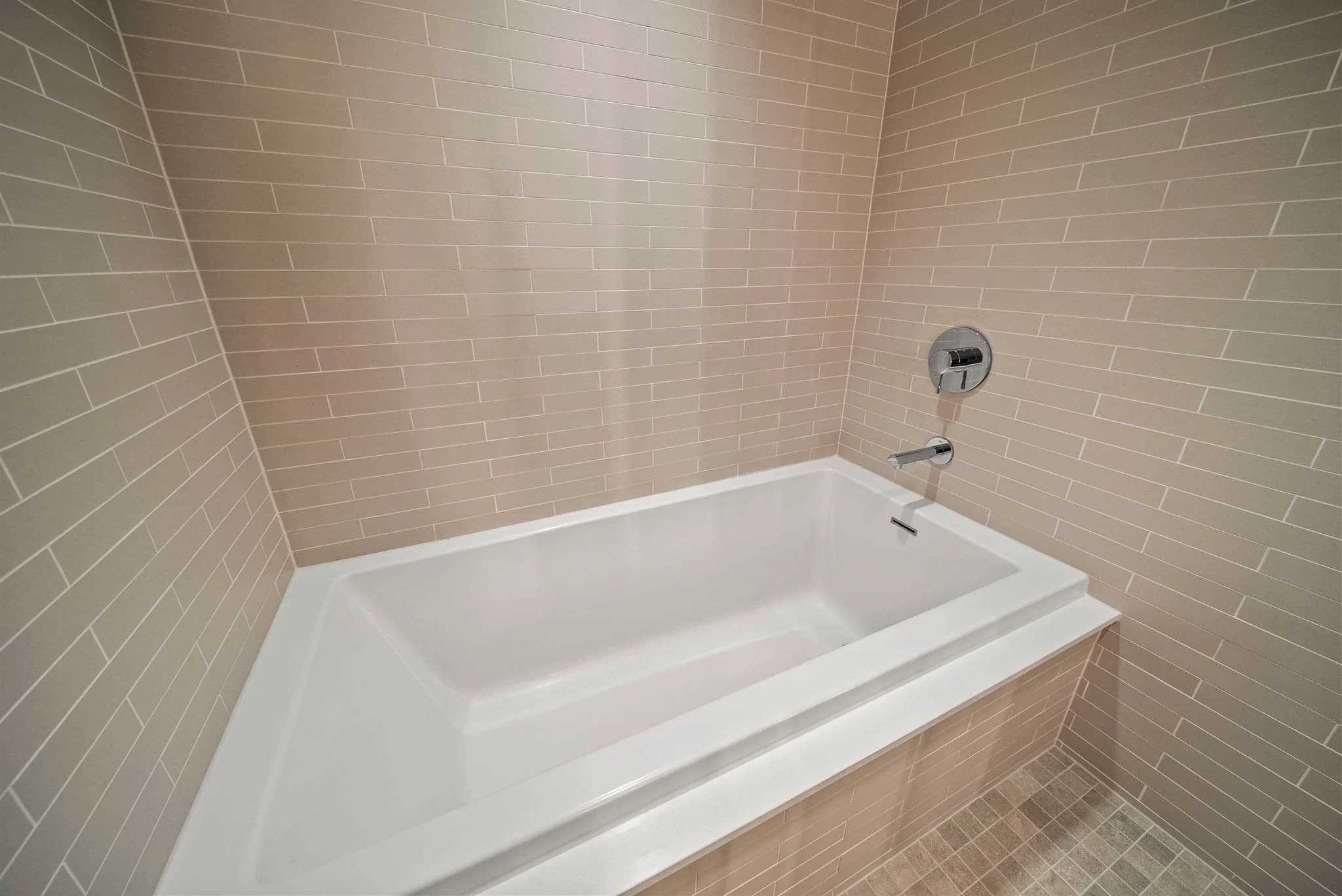 Modern soaking tub with tiled surround