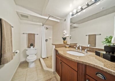 343 Hobron Lane #1001 Bathroom